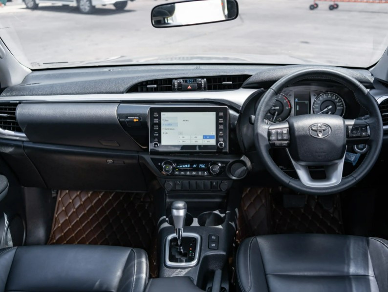 Toyota HILUX REVO DOUBLE CAB PRERUNNER HIGH 2.4 ปี 2020 ด้านใน